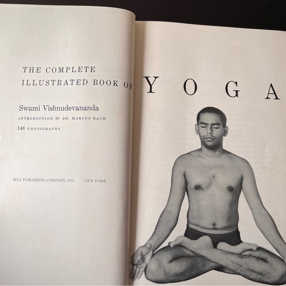 Vintage 1960 1st Edition “The Complete Illustrated Book of Yoga” by Swami Vishnu - Picture 4 of 10
